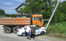 Udes u Laktašima, auto udario u banderu