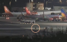 Haos na aerodromu: Otkotrljao se točak s aviona (VIDEO)