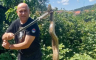 Heroj iz Trebinja opet na djelu: Uhvatio tri zmije za jedan dan (FOTO)
