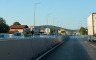 Udes u Trnu: Auto prevrnut, stigla Hitna (FOTO)