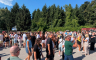 Publika pristiže na Koševo: Kolone formirane nekoliko sati pred koncert Dine Merlina