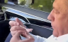 Dodik pokazao šta doručkuje u autu (VIDEO)