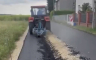 Osveta bijesnog ratara: Preorao 200 metara asfalta (FOTO/VIDEO)