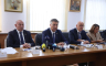 Plenković stigao u Gospić zbog otpada, na stolu ga dočekala voda iz vodovoda