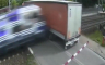 Voz udario u kamion iz BiH, objavljen dramatičan snimak: "Dajte gas, probijte rampu" (VIDEO)