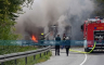 Izgorio autobus na putu ka Kneževu: Vatrogasci gase požar (FOTO, VIDEO)