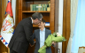 Vučić Brnabićevoj predao pečat, pa poručio: "Odoh ja!" (VIDEO)