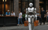 Robot ili radnik: Evo koliko zapravo košta sat njihovog rada