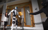 "Kung-fu legenda čuvar": Stigao robot koji diže automobile i čuva kuću (VIDEO)